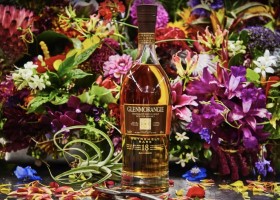 Аромат односолодового виски Glenmorangie нашел воплощение в живописной цветочной серии Азумы Макото