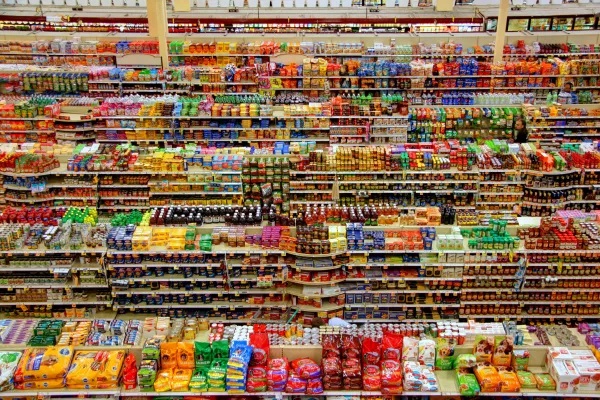 В России начнут эксперимент по борьбе с просроченными продуктами в магазинах